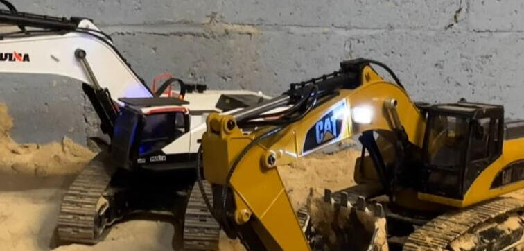 Huina 1580 and Huina 1593 for hire huina for birthday party hire