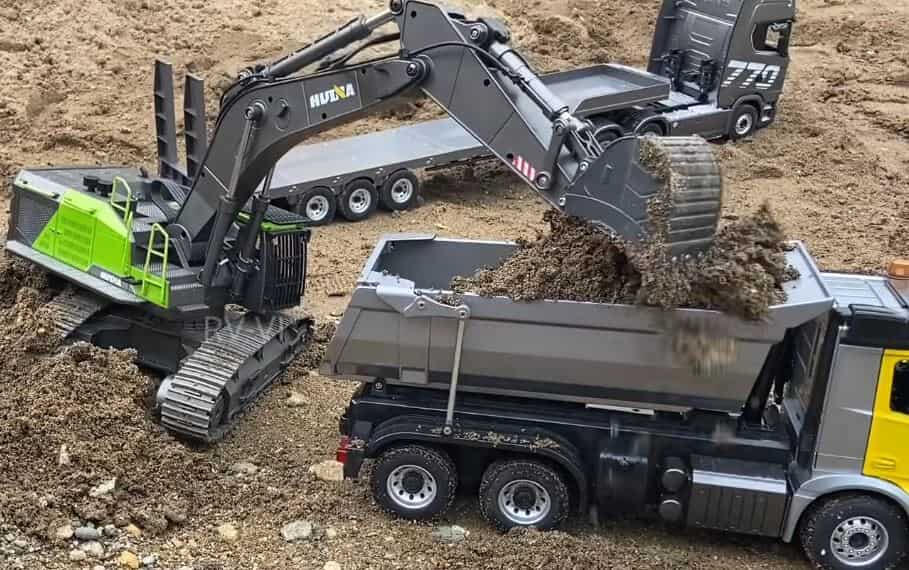 Huina 1593 at digger party RC Digger equipment for hire in Tonbridge and surrounds.